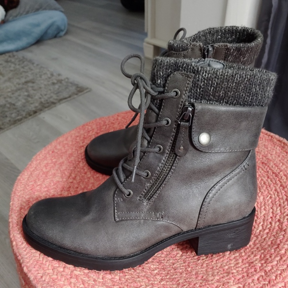 Combat boots